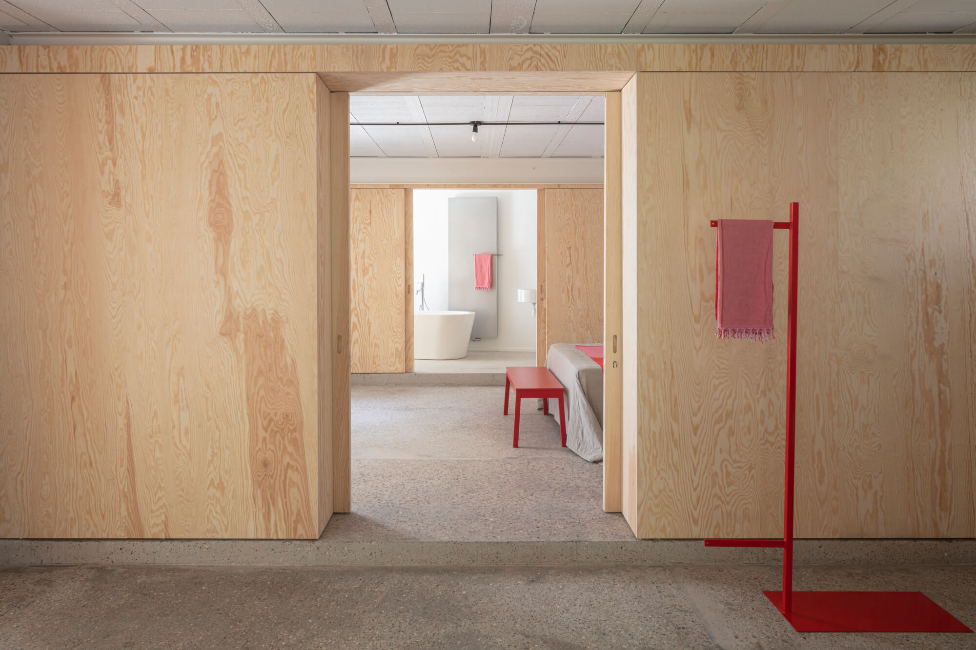 Strawen House / l’atelier Nomadic Architecture Studio + Devspace