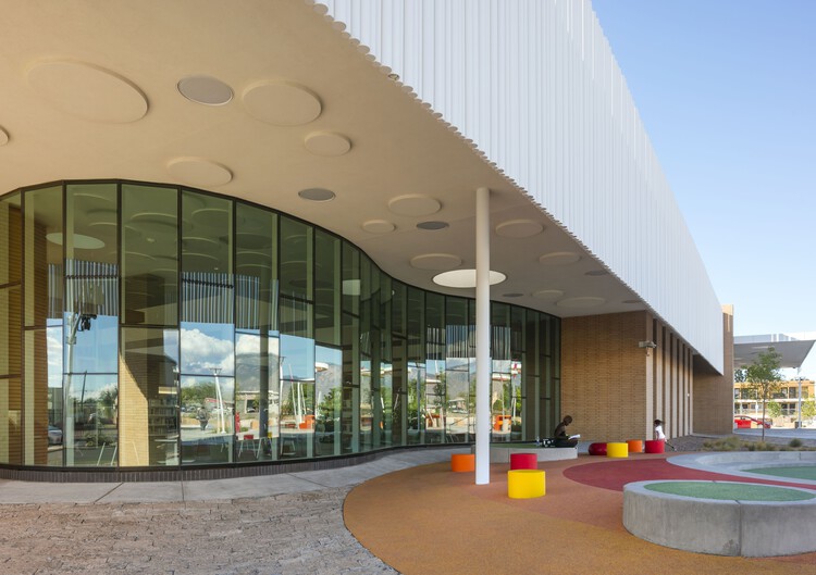   Международная районная библиотека CABQ / Архитектура RMKM - Внутренняя фотография, Фасад
