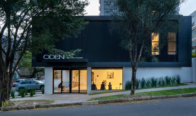 Академия джиу-джитсу Оден / 0E1 Arquitetos - Экстерьерная фотография, окна, фасад