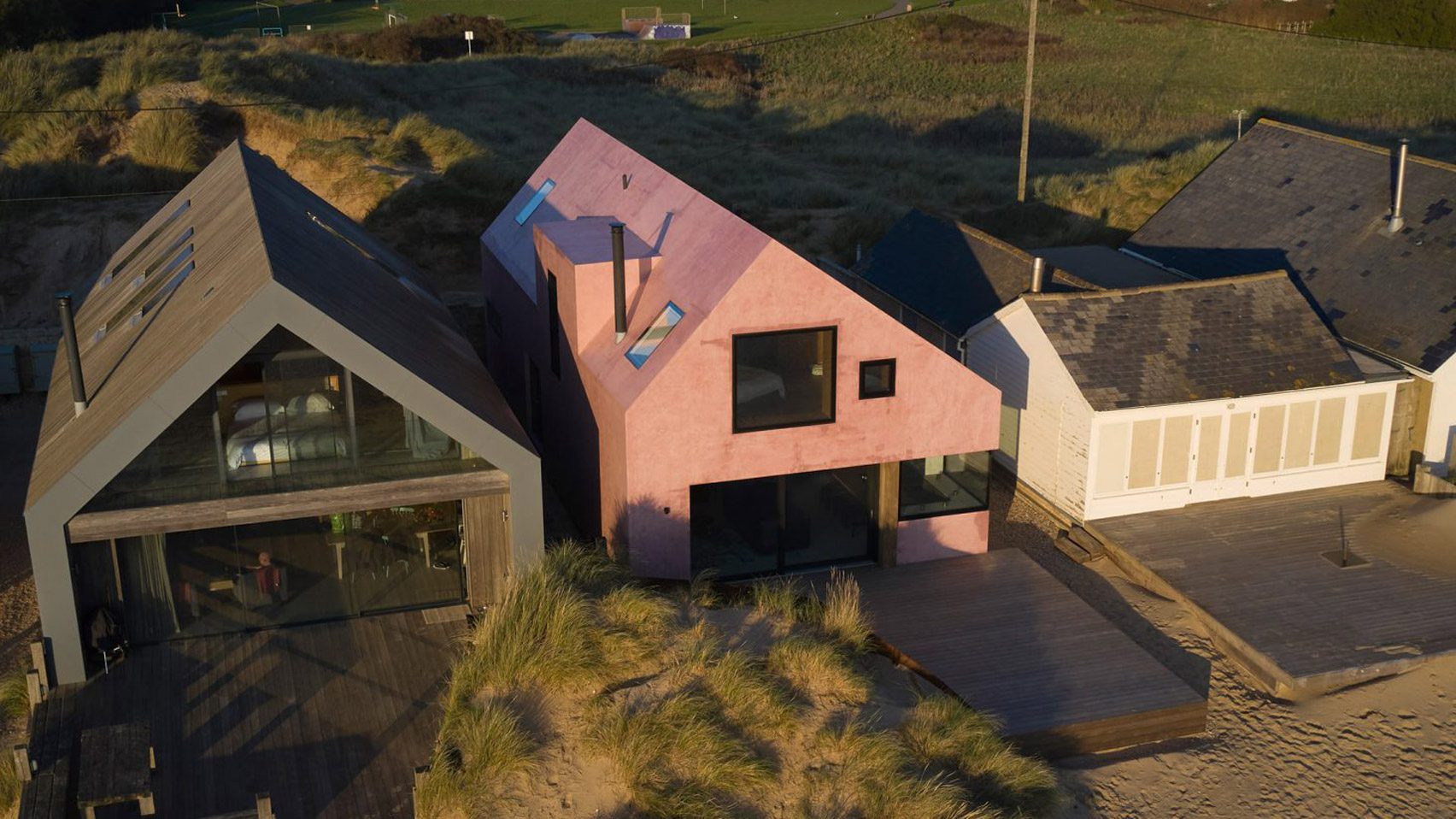 Десять полностью розовых зданий, которые могут соперничать с Домом мечты Барби