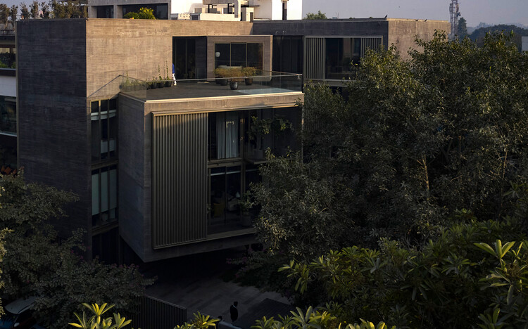 Дом трех машрабий / Matra Architects & Rurban Planners - экстерьерная фотография, окна