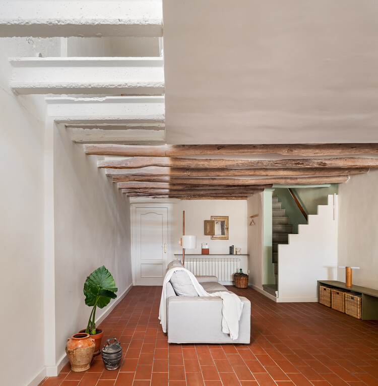 Ca la Francesa House Renovation / Hiha Studio - Интерьерная фотография, Дерево