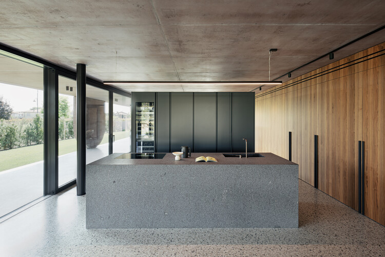 Дом с большим крыльцом / MIDE architetti - Интерьерная фотография, Кухня