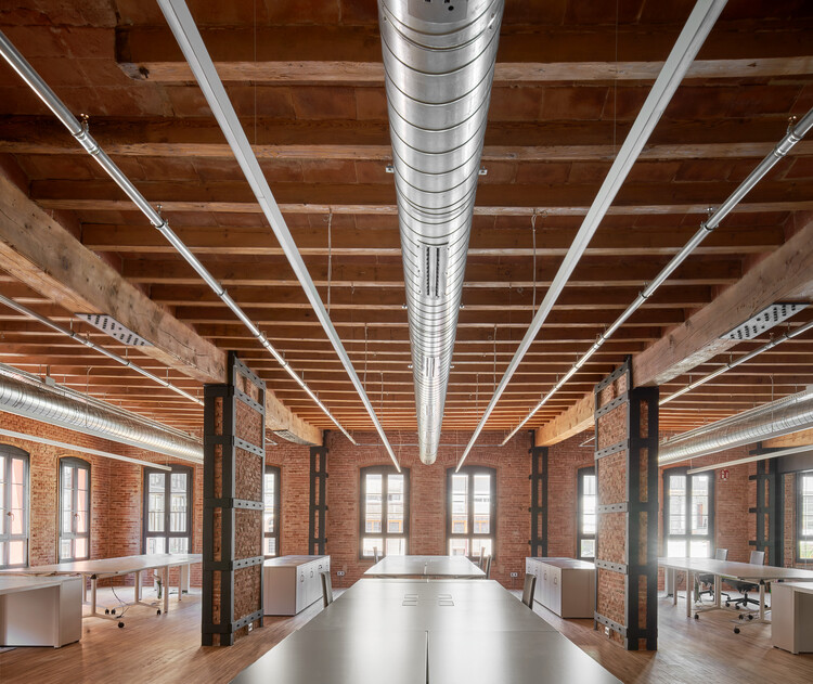Офисы Фонда Бофилла / GCA Architects - Интерьерная фотография, дерево, балка