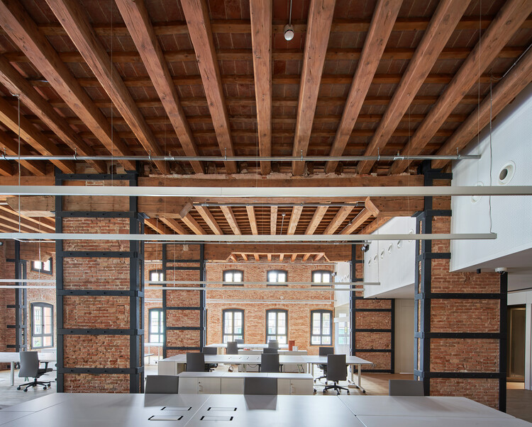 Офисы Фонда Бофилла / GCA Architects - Внутренняя фотография, Балка, Окна