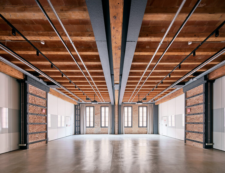 Офисы Фонда Бофилла / GCA Architects - Внутренняя фотография, Балка, Фасад, Колонна