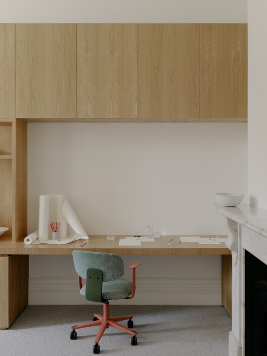 Wheatland House / Tom Robertson Architects - Интерьерная фотография, стол, стул