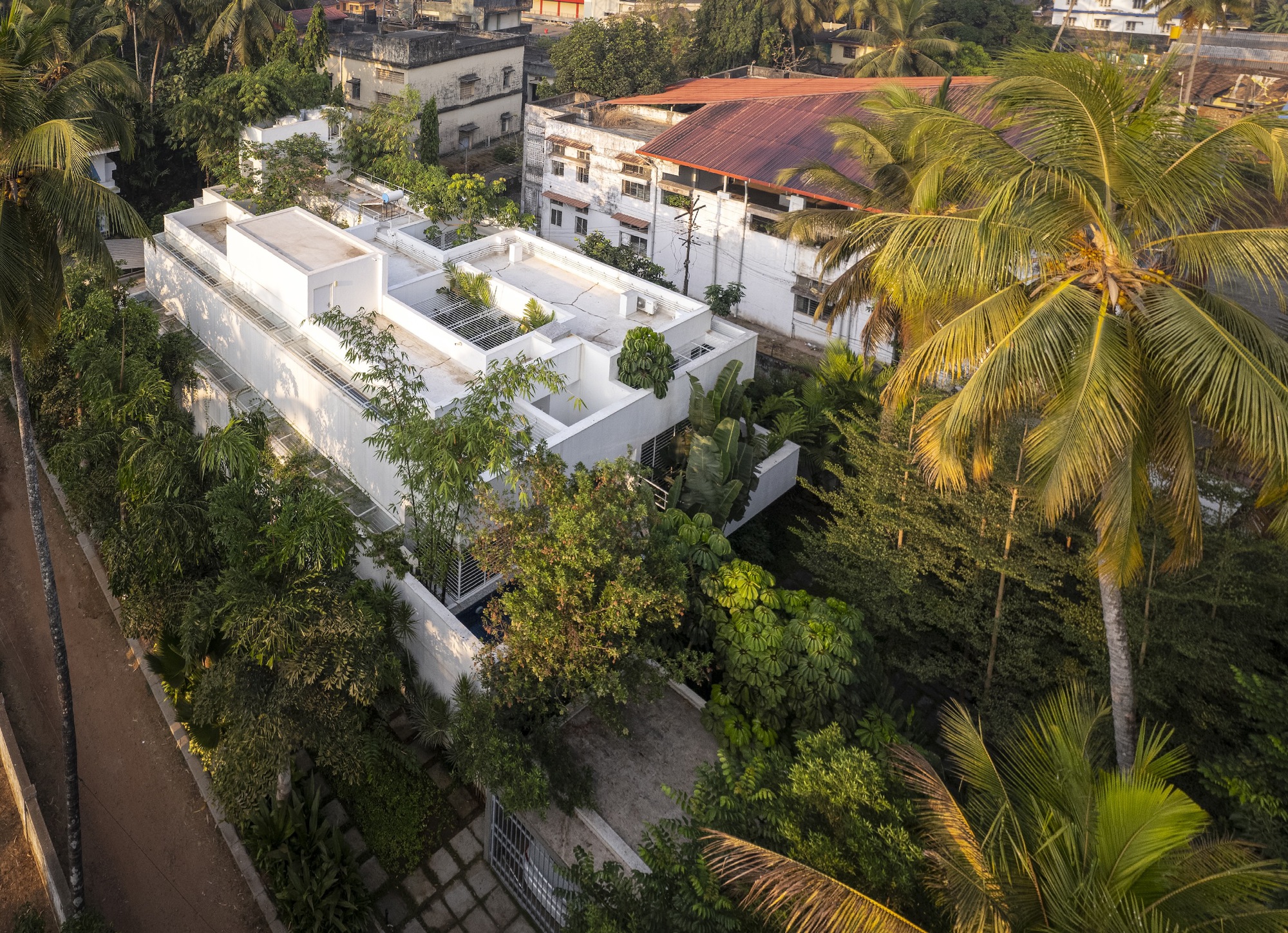 Завуалированный дом / Gaurav Roy Choudhury Architects GRCA