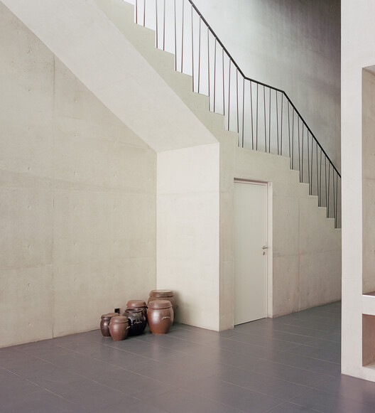 Офисное и жилое здание GODUNG / Stocker Lee Achitetti - Интерьерная фотография, лестницы, перила