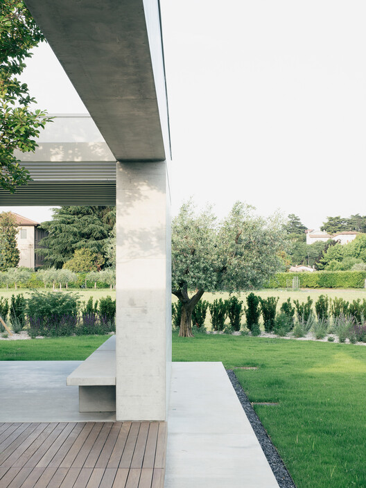 House NF / Didonè Comacchio Architects - Экстерьерная фотография, Сад, Колонна