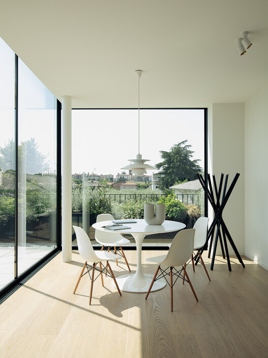 House NF / Didonè Comacchio Architects - Интерьерная фотография, Столовая, Стол, Стул