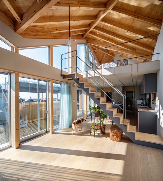 House Ag / Hideo Arao Architects Office - Внутренняя фотография, Лестницы, Балка, Стул, Окна