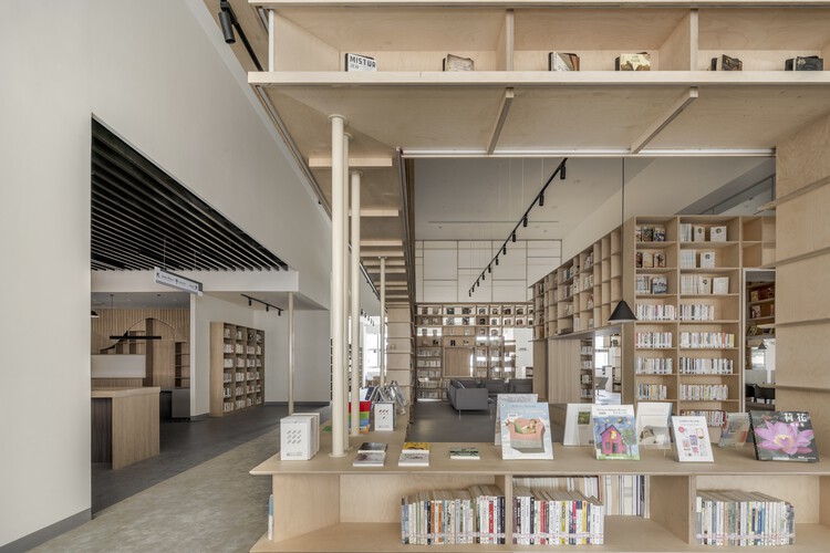 Новая городская библиотека Тайбэя, Тайшаньский филиал / ACH Architects - Интерьерная фотография, стеллажи