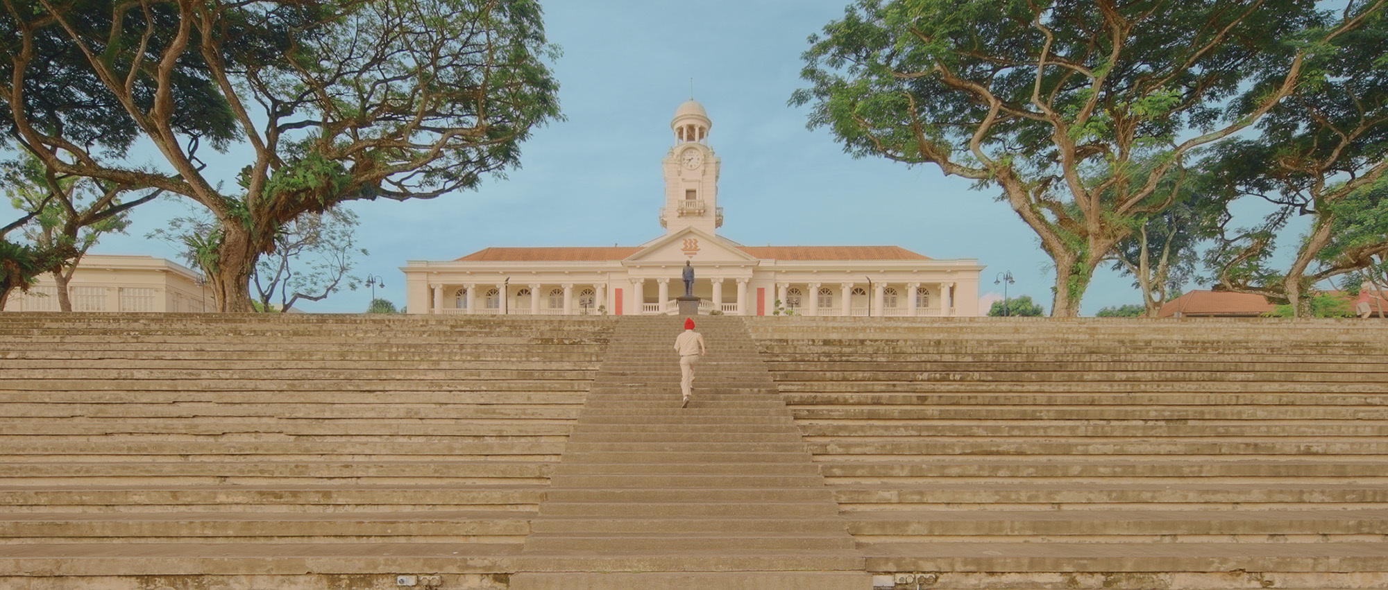 Новый архитектурный фильм, вдохновленный Уэсом Андерсоном, посвящен искусственной среде Сингапура