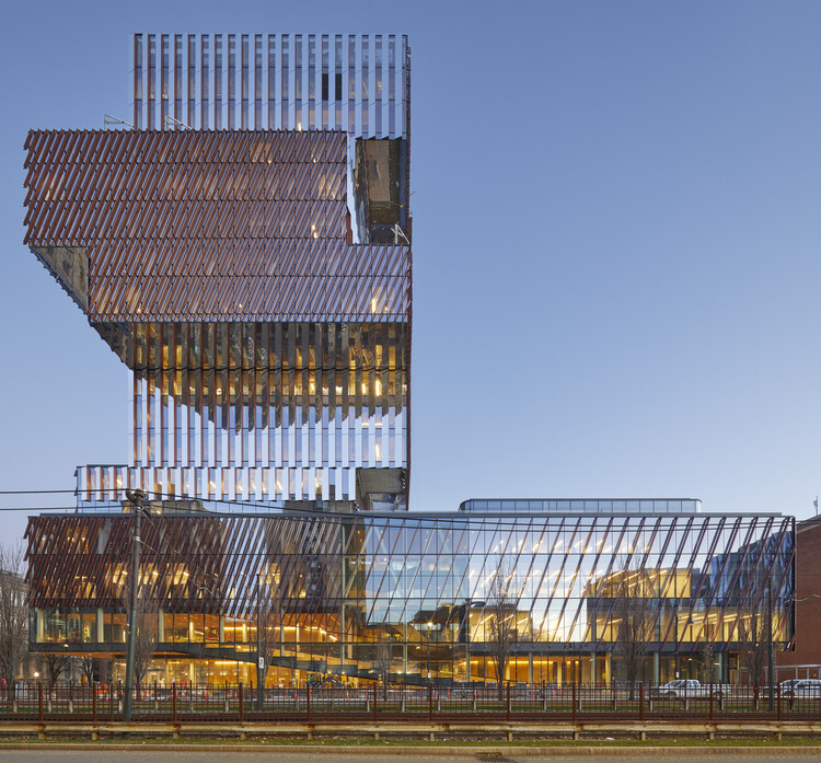 Центр вычислительной техники и наук о данных Бостонского университета / KPMB Architects - Экстерьерная фотография