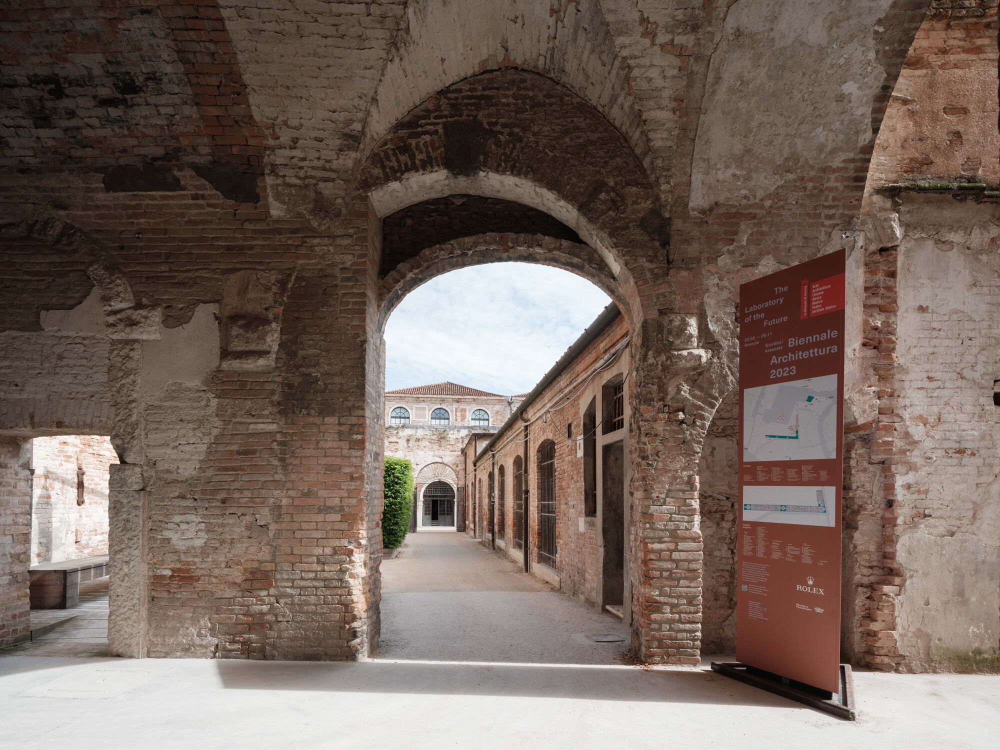 «Лиминальность» от Neri&Hu исследует зону между теорией и практикой на Венецианской биеннале 2023