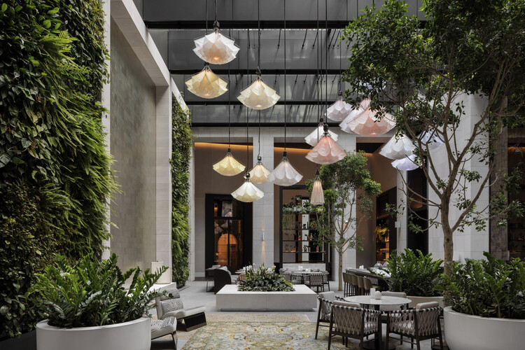 Capella Sydney Hotel / Make Architects + BAR Studio - Экстерьерная фотография, Окна, Стул, Сад, Патио, Двор