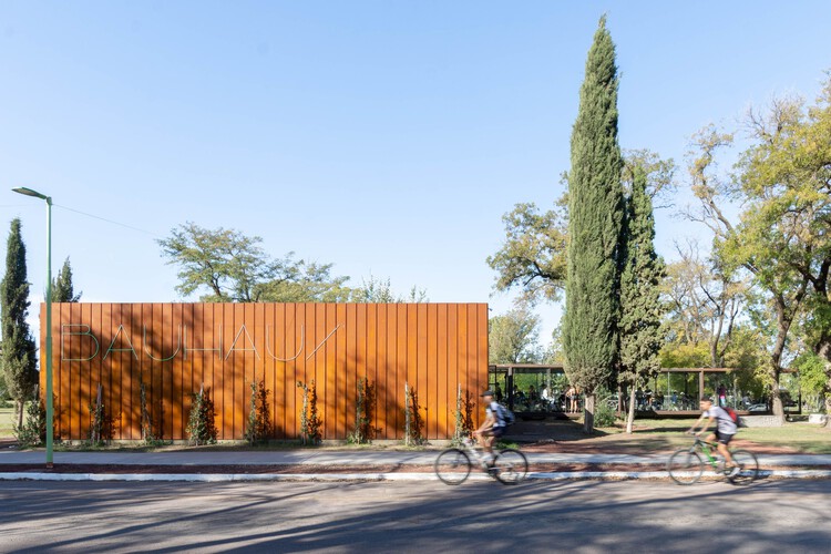 Павильон в Парке де Майо / BRA - Bernardo Rosello Arquitectura - Экстерьерная фотография