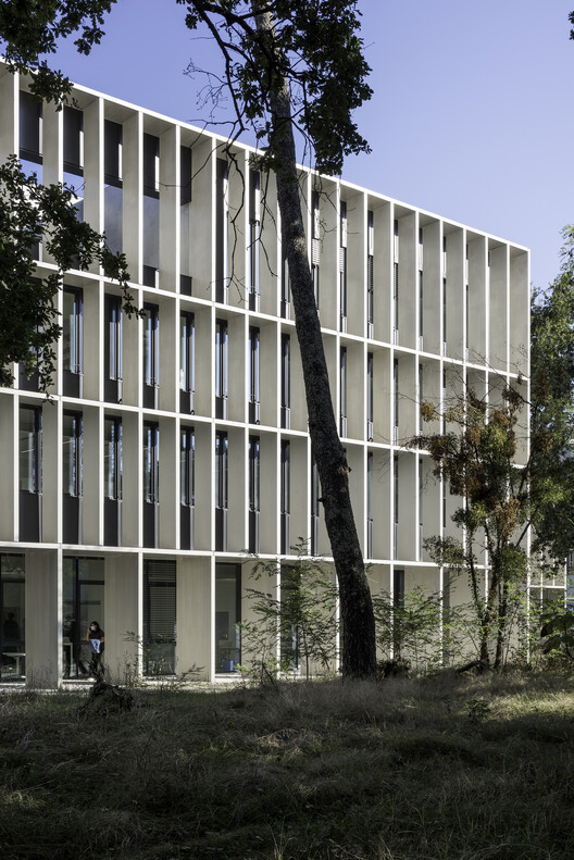 Здание H в кампусе Университета Maison de l'Economie Pessac / Marjan Hessamfar & Joe Vérons architectes associés - Наружная фотография, окна, фасад