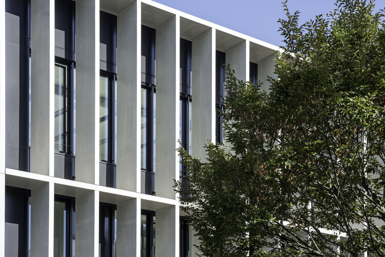 Здание H в кампусе Университета Maison de l'Economie Pessac / Marjan Hessamfar & Joe Vérons architectes associés - Наружная фотография, окна