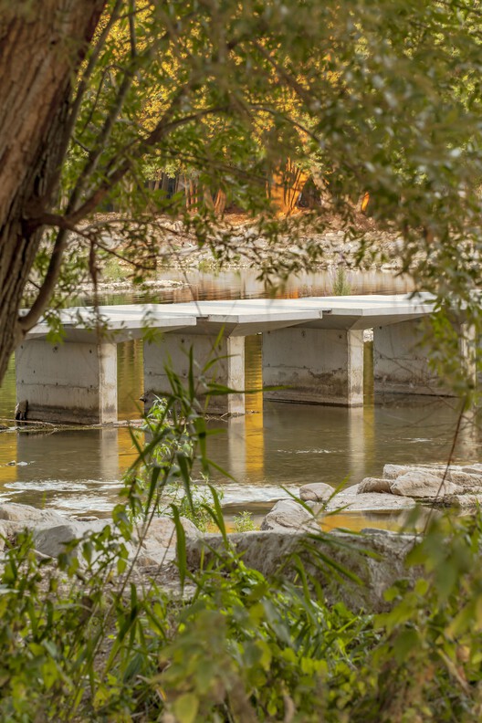 Затопляемый мост Тер через реку Манлеу / Сау-Тальер-д'Аркитектура - Экстерьерная фотография