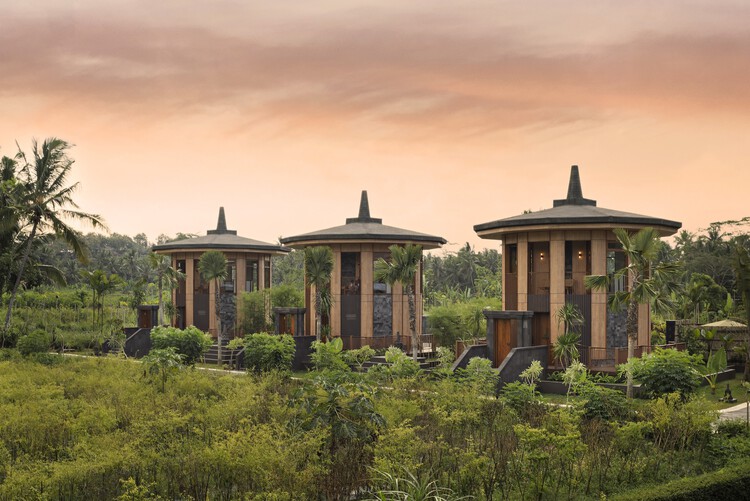 Le Temple Borobudur Resort Hotel / APCONSULTANT - Экстерьерная фотография, Колонна, Арка, Сад