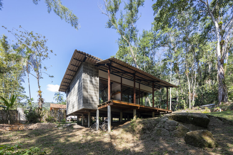 Casa Coriscão / Kiti Vieira Arquitetura - Экстерьерная фотография, Лес