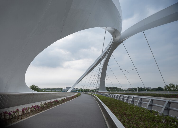 Мост через реку Цзянси / Zaha Hadid Architects - экстерьерная фотография, арка, балка