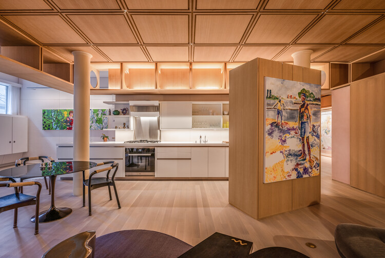 Soho Art Loft / Архитектура Фуллера / Оверби + Архитектура Дайан Льюис - Интерьерная фотография, кухня, стол, балка