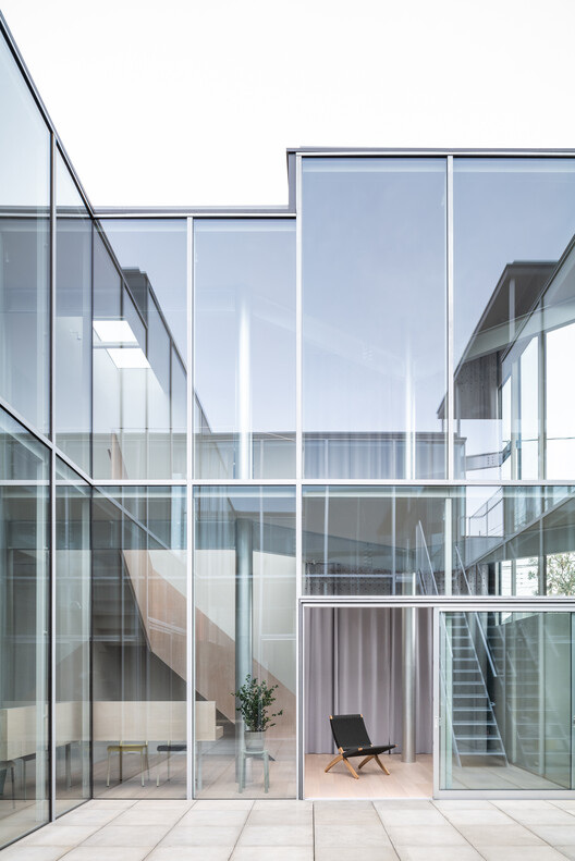 Дом Абэ / masafumiharigaiarchitecture - Интерьерная фотография, Лестницы, Фасад, Окна
