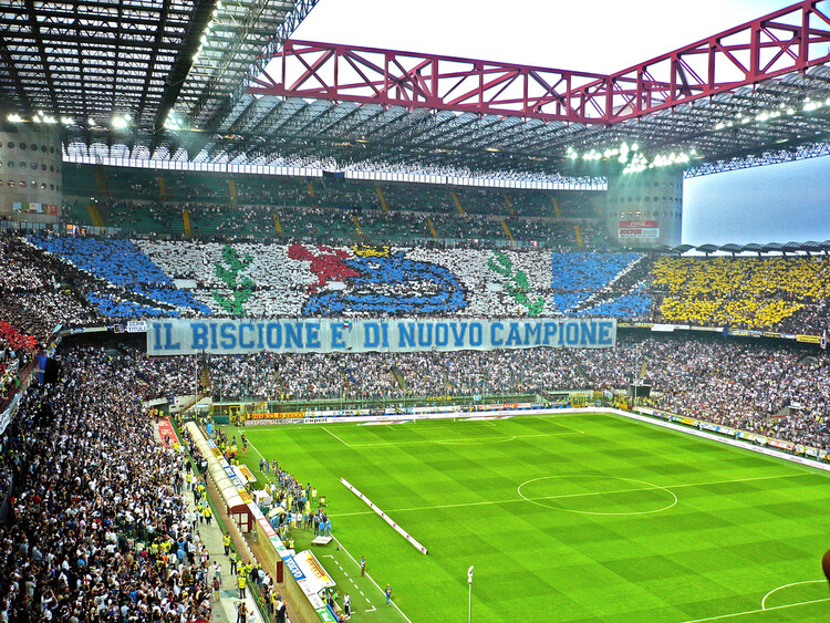 Миланский стадион «Сан-Сиро» спасли от сноса благодаря его исторической значимости — изображение 2 из 5