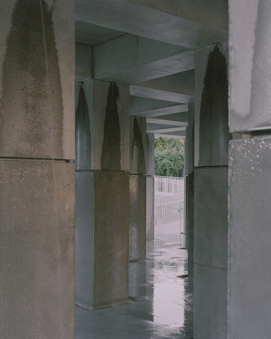 Less Pavilion / Pezo von Ellrichshausen - Интерьерная фотография, Колонна