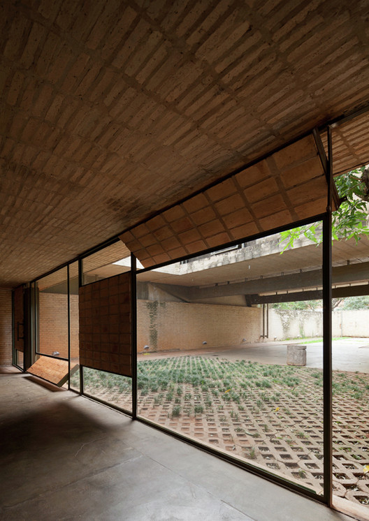 20 кирпичных домов, 20 лет современной архитектуры в Парагвае — изображение 3 из 61