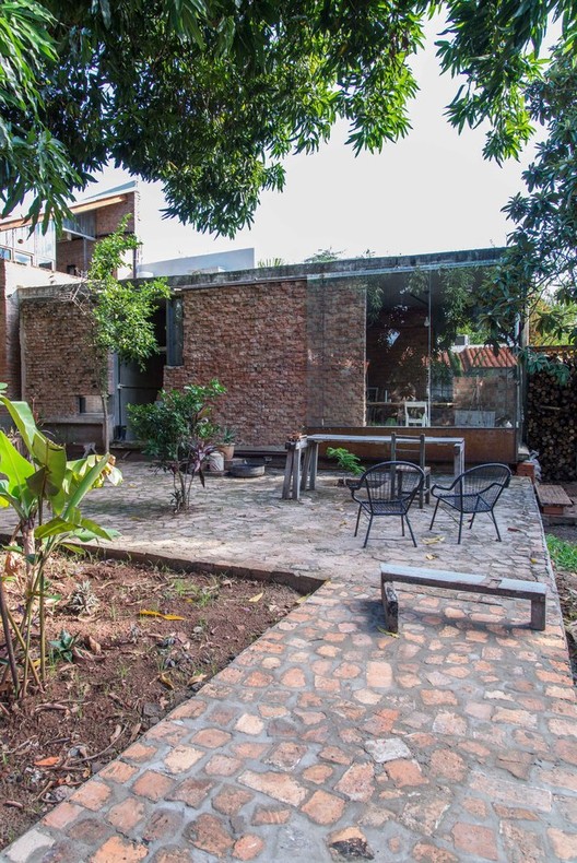 20 кирпичных домов, 20 лет современной архитектуры в Парагвае — изображение 37 из 61