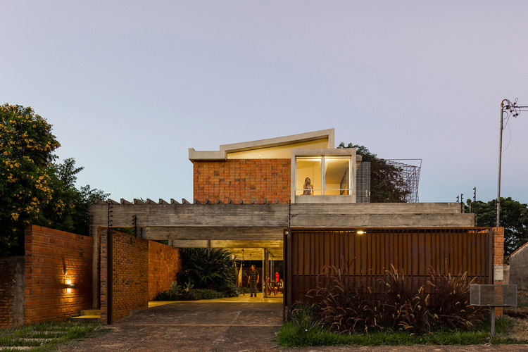 20 кирпичных домов, 20 лет современной архитектуры в Парагвае — изображение 18 из 61