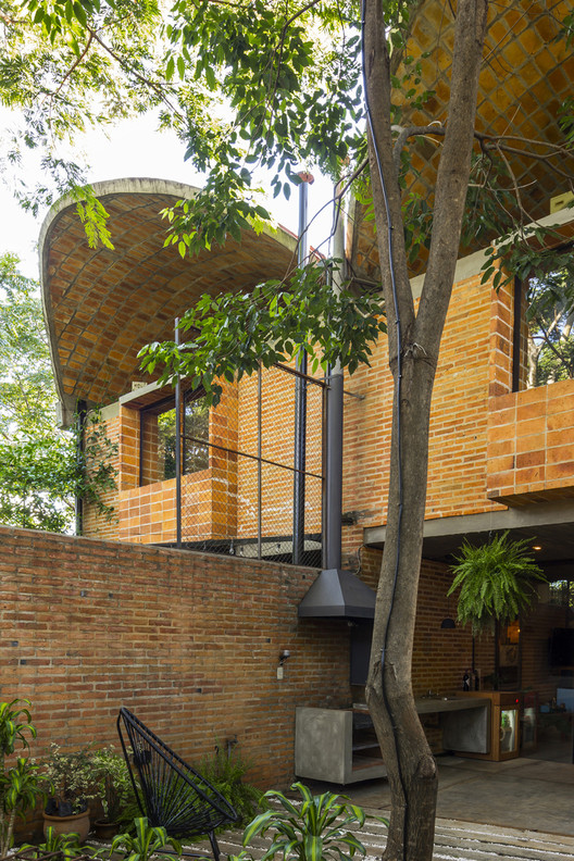 20 кирпичных домов, 20 лет современной архитектуры в Парагвае — изображение 7 из 61