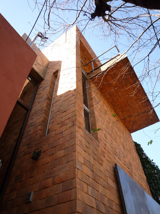 20 кирпичных домов, 20 лет современной архитектуры в Парагвае — изображение 46 из 61