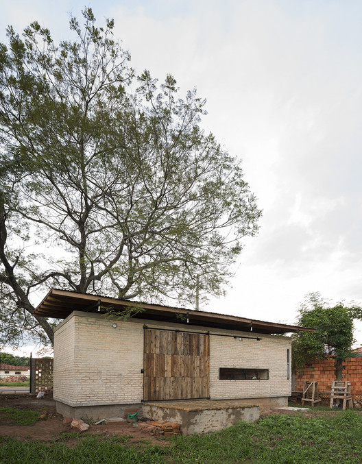 20 кирпичных домов, 20 лет современной архитектуры в Парагвае — изображение 29 из 61