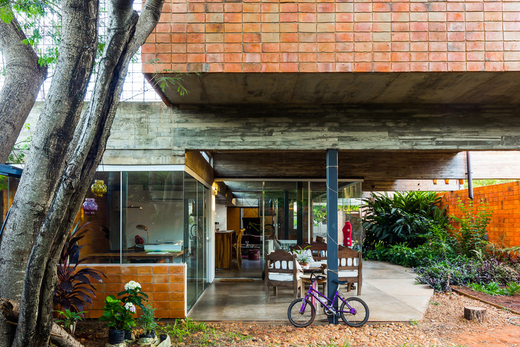 20 кирпичных домов, 20 лет современной архитектуры в Парагвае — изображение 16 из 61