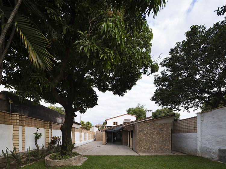 20 кирпичных домов, 20 лет современной архитектуры в Парагвае — изображение 44 из 61