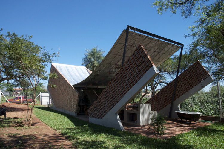 20 кирпичных домов, 20 лет современной архитектуры в Парагвае — изображение 27 из 61