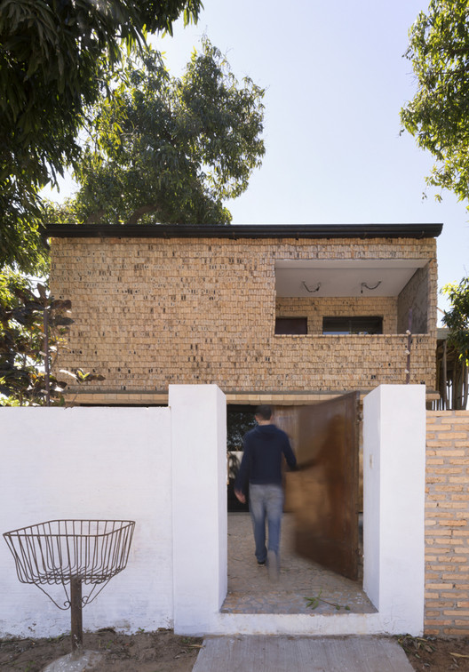 20 кирпичных домов, 20 лет современной архитектуры в Парагвае — Изображение 59 из 61