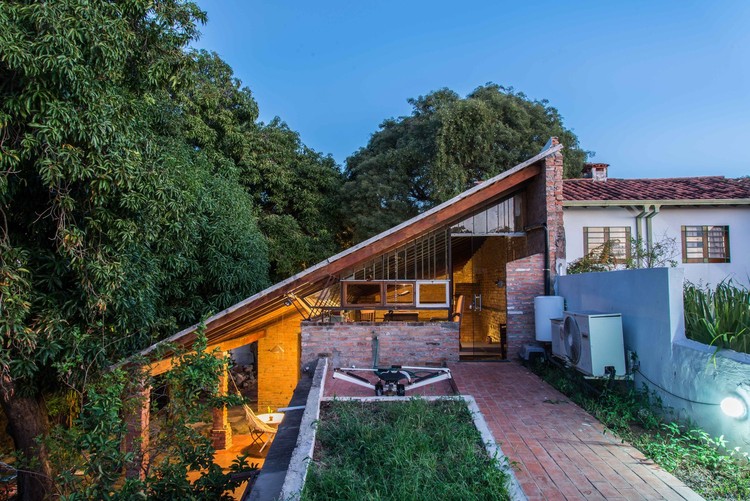 20 кирпичных домов, 20 лет современной архитектуры в Парагвае — Изображение 58 из 61