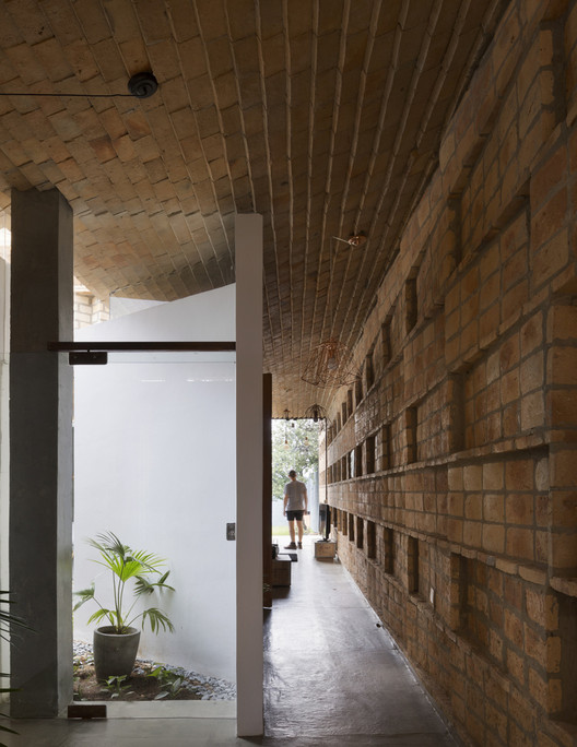 20 кирпичных домов, 20 лет современной архитектуры в Парагвае — изображение 33 из 61