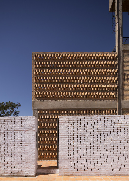 20 кирпичных домов, 20 лет современной архитектуры в Парагвае — изображение 25 из 61