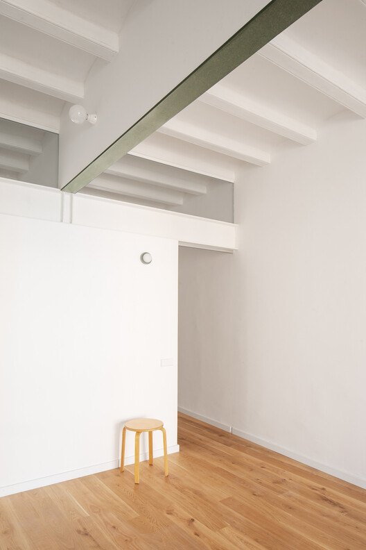 Ремонт квартиры в Sants / midori arquitectura - Интерьерная фотография, Дерево, Брус