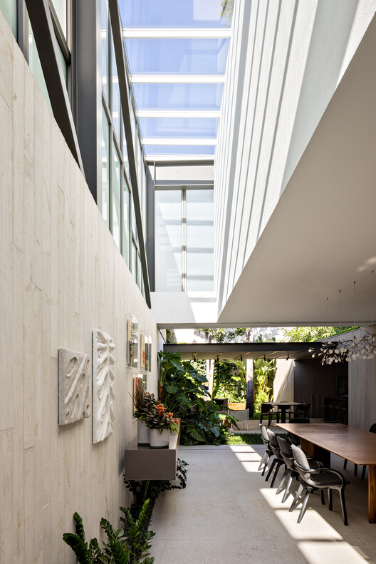 LRM House / Studio AG Arquitetura - Интерьерная фотография, Окна, Стул