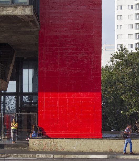 Lina's Red: исследуйте использование цвета в качестве выдающегося элемента в работах Лины Бо Барди — изображение 16 из 16