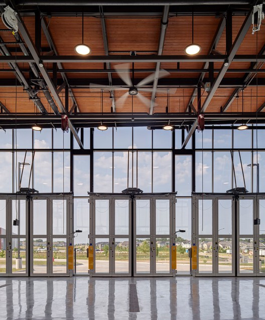 Пожарная часть Марион № 1 / OPN Architects — фотография интерьера, балка, сталь, колонна
