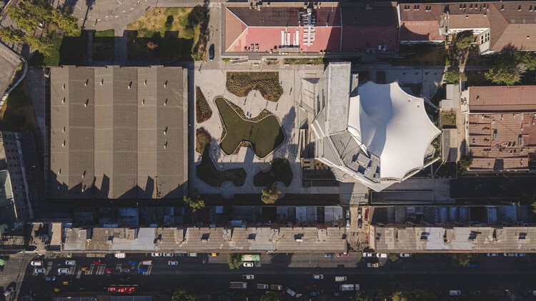 Здание школы бизнеса и экономики FAE – Университет Сантьяго-де-Чили / Марсино Архитектура – ​​изображение 10 из 38